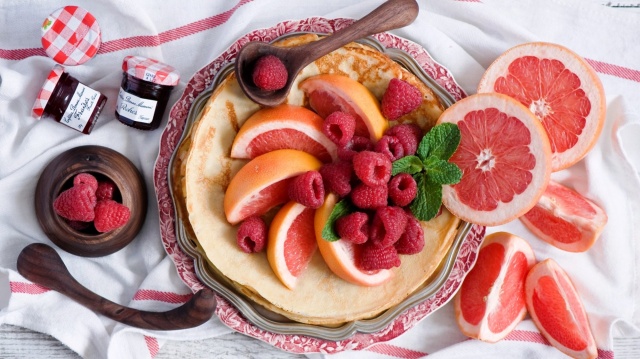 grapefruit, raspberry, jam, pancakes, leaves, plate, spoon, tablecloth