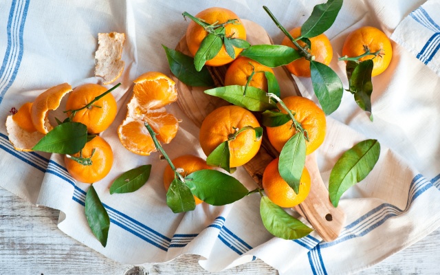tangerines, leaves, towel