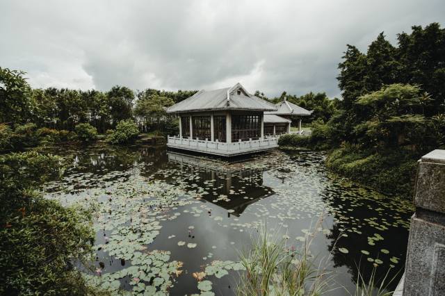 pavilon, rybník, lilie