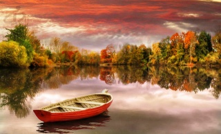 багровое, хмурое, небо, деревья в красках осени, брошенная лодка, унылая пора, очей очарованье