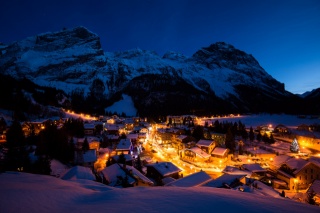 Vanoise, Vanoise, Francie, Francie, Alpy, vesnice, hory, doma, budovy, noc, sníh, světla