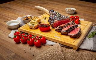 мясо премиум-класса, premium meats, steak, tomatoes, restaurant