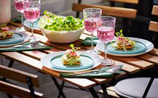 delicious spring lunch outdoors, IKEA, colourful napkins, beautiful glasses, colourful tableware