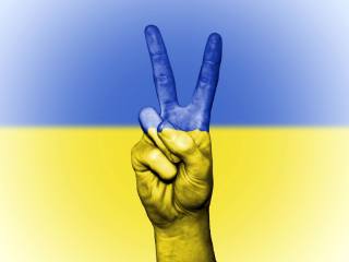 Ukrajina, Vlajka, Barvy, ruka, prsty, vítězství