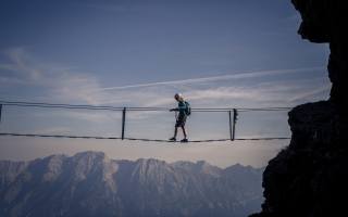 Rope bridge, Karwendel, Tyrol, rakousko