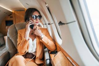 Luxury Travel, femme voyage, flying