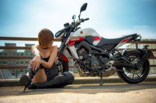 motocykl, bike, yamaha, holka, držení těla